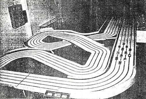 Piste 4 voies de Slot Racing de Brescia. Grand Prix d'Italie 1986. ( Photo : Miguel Pascual-Laborda )