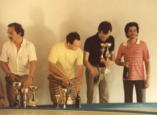 Giovanni Montiglio, Paolo Trigilio, Angelo Magnani avec des coupes et Philippe Point avec autre chose. ( Photo Fred Nivet )