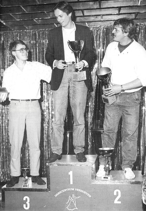 Podium du Championnat d'Europe 1985 group 7. Faux car à gauche c'est Lasse Aberg qui est 4 ième. Bernd Möbus au centre premier , Achim Burgmann à droite second. 