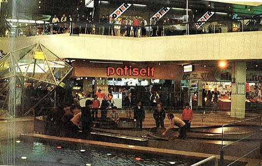 Octobre 1982 Centre commercial de Créteil-Soleil démonstration de slot racing sur la Blue-King