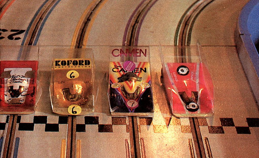 Slot cars de la finale group 7 de Toulouse 1987. A gauche P.A. Watson, non identifié, Lee Gilbert, non identifié.