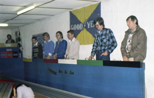 Le Cap : Cambridge slot Club. National Open Final : Jaune Russell Sheldon, Bleu Dennis Samson, Rouge Gustav Heymann, Blanc Jock Dennil, Vert Ronnie Van Heerden, Noir Don Ebsworth.