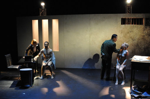 Véronique PICCIOTTO Anatole THIBAULT Marie LENOIR et Helmi DRIDI dans "A NU" photo Bernard PALAZZON (non libre de droit)