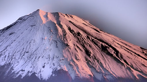 2010年12月5日に撮影した朝焼けの富士山です