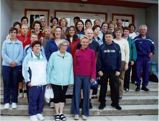 Jeden Montag ab 18:30 Uhr im DGH Amelsen mit Freude dabei, die Teilnehmer (1. Reihe Mitte "Ausbilderin" Dorothe Traupe(rote Sweatjacke) Jetzt ist Sommerpause. Im Herbst soll es weitergehen. Ein genauer Termin steht noch nicht fest