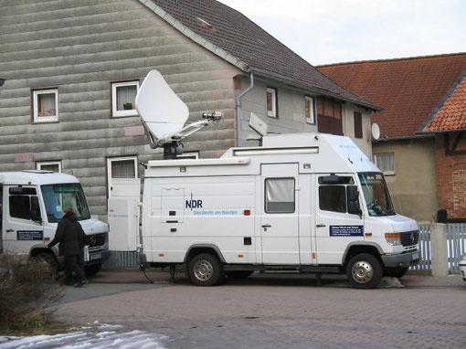 Das Equiqment des NDR wird für die Sendung aufgebaut