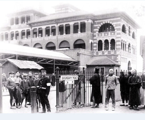 1911 : Shanghai North Raileway Station