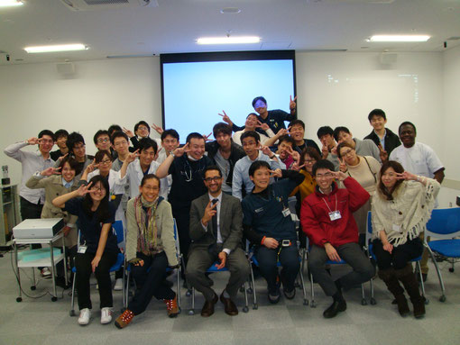 Dr.Arouと一緒にみんなで記念写真を撮りました!