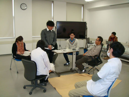 発熱で受診した小児患者+その家族に対応する訓練もします。