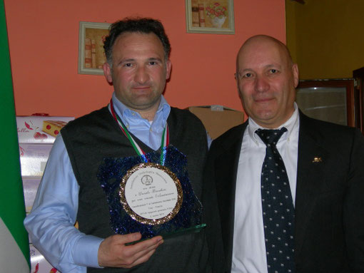 Il presidente dell' A.O.M. Alberto Sampaolesi con il campione del mondo Daniele Bianchini