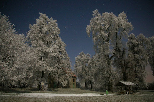 Werdigeshäuser Kirche in einer klaren mondhellen Winternacht Januar 2006