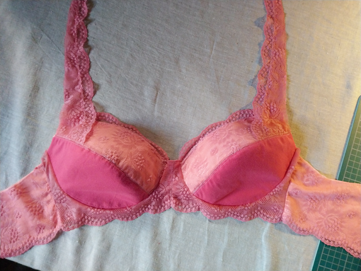 UFO 3 - self sewn bra in flamingo pink © GriseldaK 2019