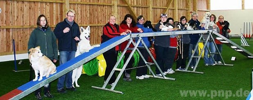 Zufriedene Gesichter und ausgelastete Hunde waren das Ergebnis eines Seminars zu "Agility" beim Hundesportverein Absdorf. − Foto: Verein