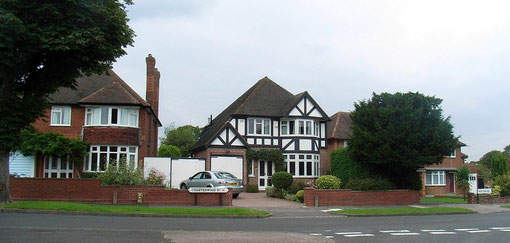 Typical Hollybank houses on Chesterwood Road