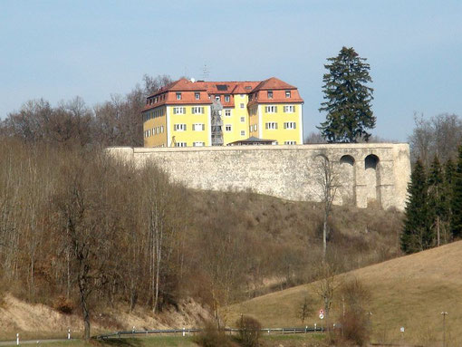 Schloss Grafeneck, 28.03.2012, Foto: Unterillertaler, Wikimedia Commons, Lizenz: Creative Commons Attribution-Share Alike 3.0 Unported