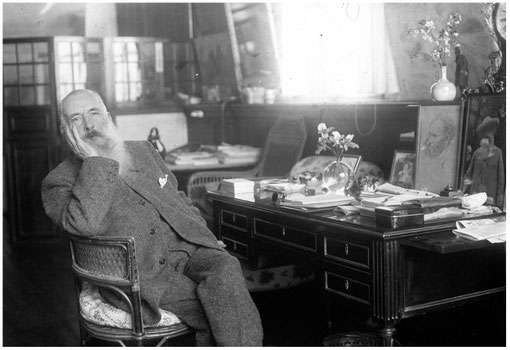 Claude Monet nel suo studio 25 febbraio 1926. Fotografia per la stampa scattata dall'Agenzia Meurisse. ©gallica.bnf.fr/Bibliothèque nationale de France