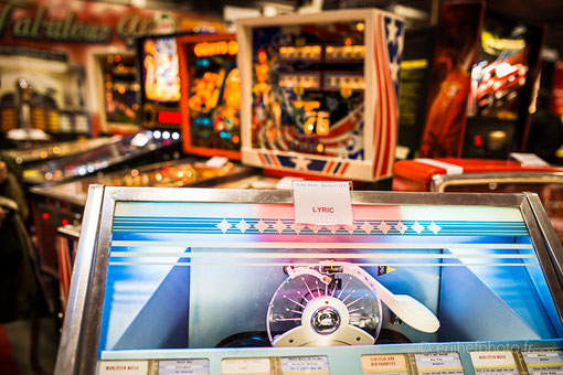rétromobile 2017, automobile, auto ancienne, auto vintage, salon de la voiture ancienne, paris, portes de versailles, flipper, juke box, rachel jabot ferreiro, erjihef photo