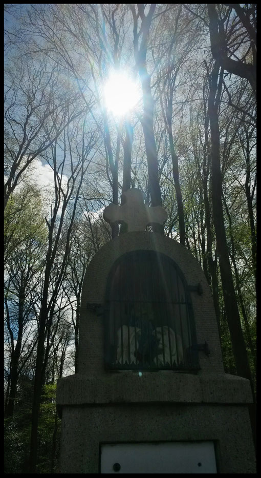 Gedenkkreuz zu Ehren der heiligen Mutter und der Schutzengel auf dem Panoramaweg