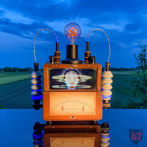 Upcycling lightart artwork with antique found objects and junk - Antique Russian Voltmeter with modern Video display - JayKay67Design by Jürgen Klöck