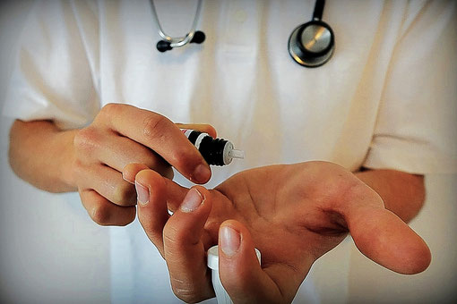Heilpraktiker, Homöopathie, Gobuli. Wie finde ich einen guten Heilpraktiker? Blogbeitrag von der homöopathischen Praxis Thielmann in Frankfurt.
