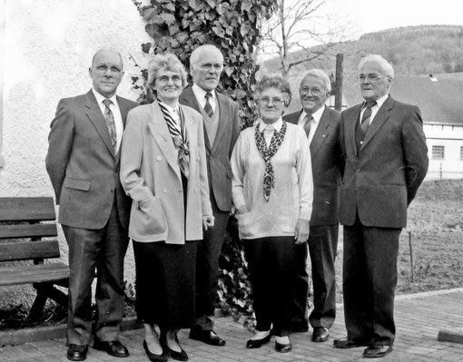 Die Geschwister Schulte-Hüttemeister, v.l.n.r.: Ferdinand, Hanne , Otto, Martha, Josef und Paul. Foto im April 1996 anlässl. d. 70ten Geburtstag von Martha Fischer, geb. Schulte 