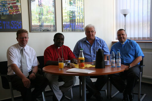 Bürgermeister Horsel, Bischof Dr. Bagonza, Pfarrer Kopania