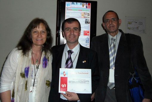 Dra. Adriana Loggio, Antonio Drago y Dr. Victor Molina. / Click en esta imagen para ver-leer el e-Póster presentado.