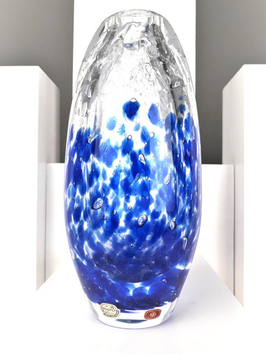  Tapering cylinder vase with blue mottles and bubbles, designed by Jaroslav Svoboda with Skrdlovice, 1969.  Produced from 1969-1971 in four high versions. this vase is in excellent vintage condition.  H: 26cm x DIA: 12cm 