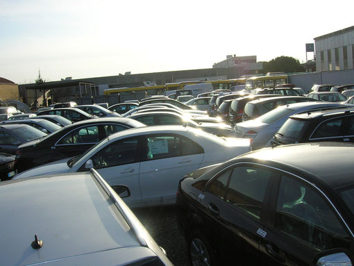 Dove adesso c'è il parcheggio dell'usato Mercedes...c'era il campo