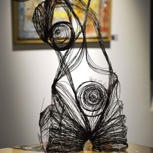ARC EN LUNE Fabienne Quenard buste femme "Amazone" 3D taille réelle fil de fer 