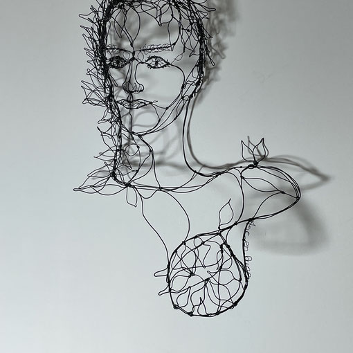 ARC EN LUNE Fabienne Quenard buste femme entièrement façonné de feuilles en fil de fer 3D H.55 L.40 P.20cm