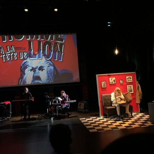 Scénographie de L’Homme à la Tête de Lion. BD-Concert. D’après la BD de Xavier Coste: l’Homme à la tête de lion, Sarbacane éditeur. Mise en Scène : Renaud Cojo. Direction artistique : Arnaud Rouquier-Perret (Splendor in the Grass). Espace Querando