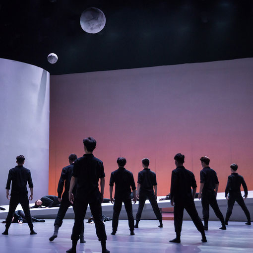scénographie de Lune fille de la Terre. Mise en scène Laurent Laffargue. Shenzhen Ploy Theater, Chine. Scénographie Eric Charbeau et Philippe Casaban  