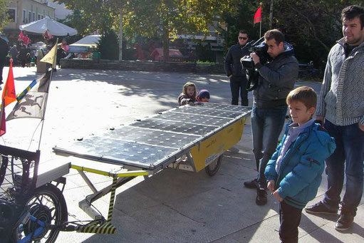 Photo:Local TV-Team in Serres, GR.