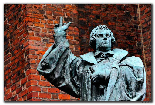 Photoshopped Bild von Martin Luther mit Stinkefinger