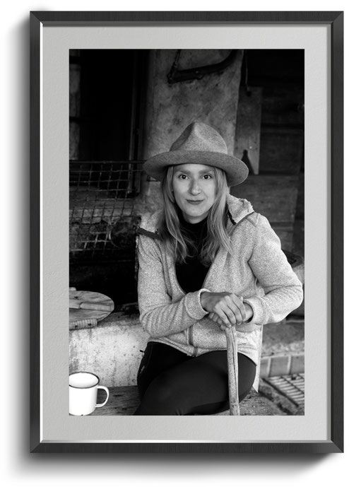 Portrait of Delphicaphoto sitting in the mountain cabin