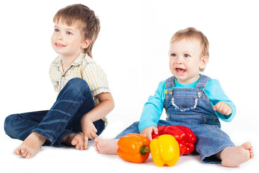 Prophylaxe bei Kleinkindern. Wie Ihre Kinder das richtige Zähneputzen lernen (© A.KaZaK - Fotolia.com)