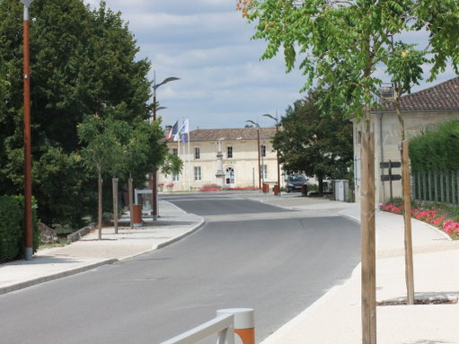 Mairie au bout de l'avenue de Verdun