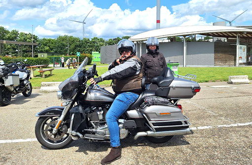 mit unserer E-Glide von Harley Davidson in Belgien