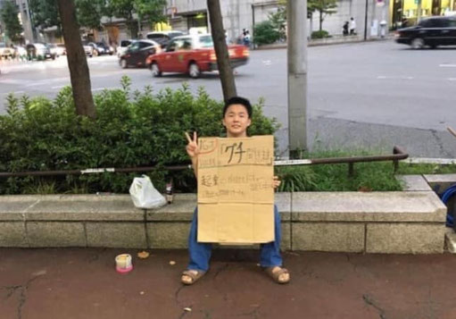 原田かずきさんがグチを聞いている画像　きょうとウォーキングへ移動する