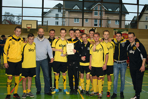 Leider hat es diesmal mit der Titelverteidigung nicht geklappt. Trotzdem kann das Team von Trainer Daniel Rück sehr zufrieden sein. Auch Peter von Gersdorff, 1. Vorsitzender des SVO freut sich mit der Mannschaft!  