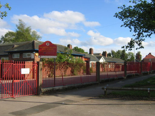 Highters Heath School. © Copyright David Stowell and licensed for reuse under Creative Commons Licence: Attribution-Share Alike 2.0 Generic. Geograph OS reference SP0879 