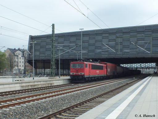 155 237-1 durchfährt mit dem sehr kurzen Mischer EZ 52524 am 3. Mai 2013 durch Chemnitz Hbf. in Richtung Riesa