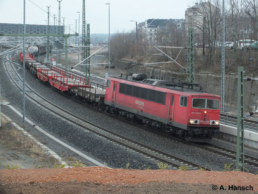 Am Morgen des 4. März 2014 durchfährt dieser interessante Mischer bespannt mit 155 246-2 Chemnitz Hbf.