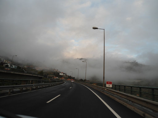 Мадейра в облаках. Фото с окна автомобиля.