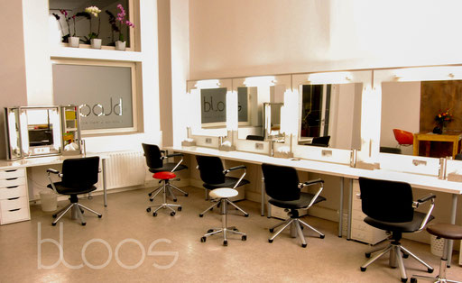 © bloos Make-up & Hair Academy
