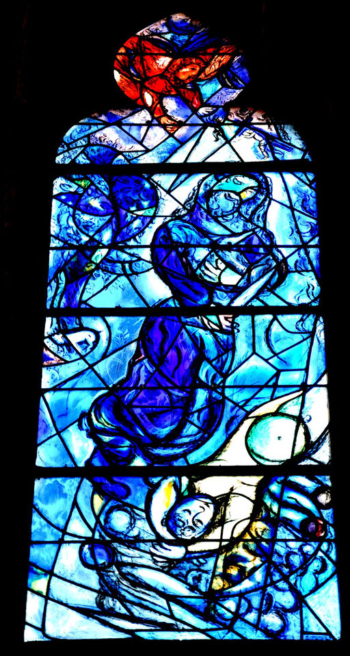 Abraham prêt à sacrifier son fils, vitrail de Marc Chagall, cathédrale de Metz