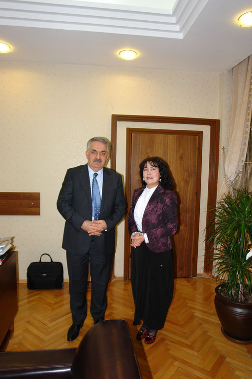 2010 Stellvertretender Ministerpräsident der Republik Türkei Exzellenz Herr Hayati Yazici, empfang mich im Ministerium für mein Projet in Österreich Wien '' Ein Blumengruß aus İstanbul an Wien''
