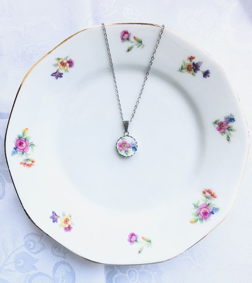 bijou pendentif vaisselle cassée recyclée porcelaine faïence ancienne
