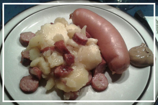 Bockwurst, warmer Kartoffelsalat nach Schwiegermutters Rezept und: ABB Aechter Düsseldorfer Mostert g.g.A.